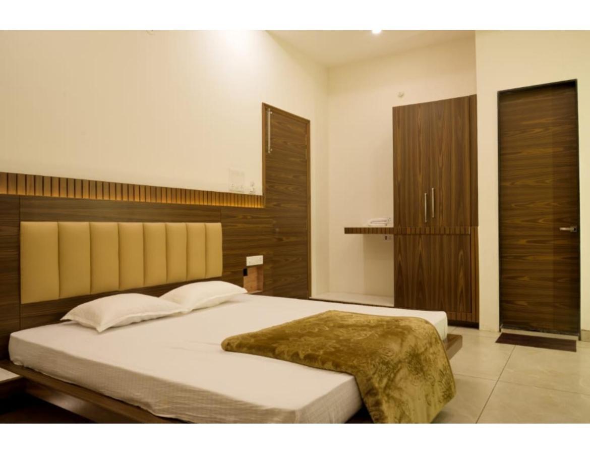 Hotel Govindam, Удджайн Экстерьер фото
